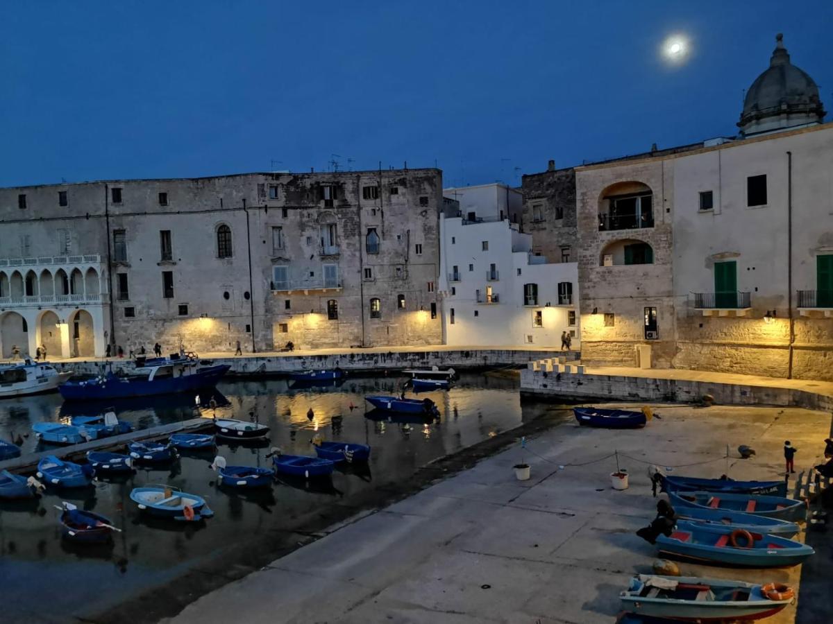 Palazzo Venezia - Luxury Holiday Rooms Monopoli Bagian luar foto